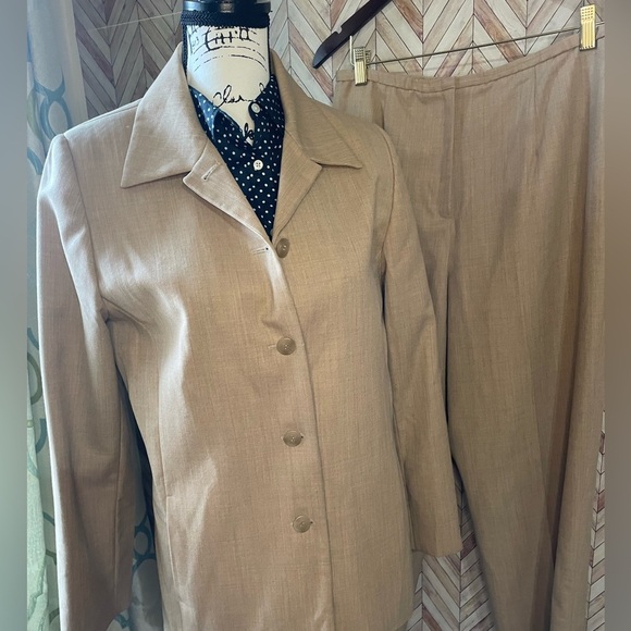 Pendleton 100% Wool Long Button Tan Suit Women Jacket Size 10 and Pants Size 12 - Picture 1 of 15